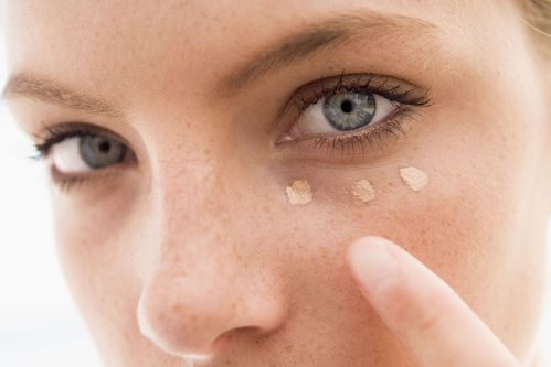 Top 5 des astuces pour lutter contre les yeux fatigués et cernés
