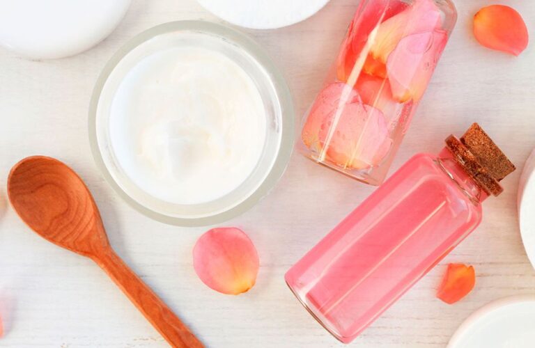 Comment faire son eau de rose maison ?