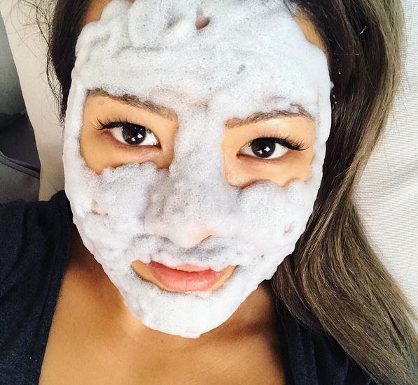 Le bubble mask, le soin beauté qui fait pétiller la salle de bain