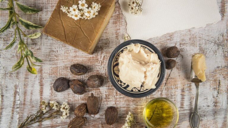 Quels sont les bienfaits du beurre de karité pour la peau et les cheveux ?