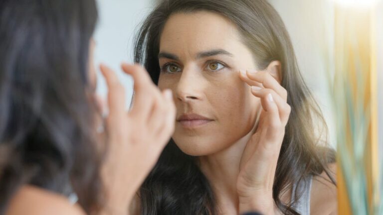 Quels soins, maquillage et massages contre les cernes et les poches ?