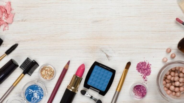 Faire tenir le maquillage malgré la chaleur
