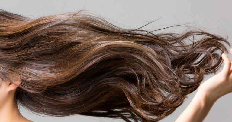 Comment ne plus avoir les cheveux gras ?