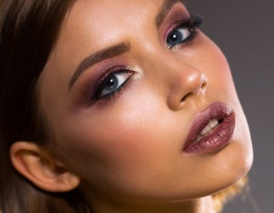 Le maquillage correcteur au secours des problèmes de peau