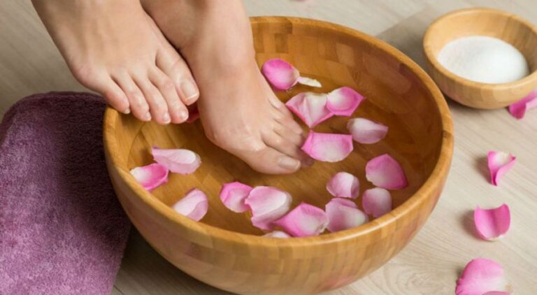 Pédicure : 5 astuces pour prendre soin de ses pieds