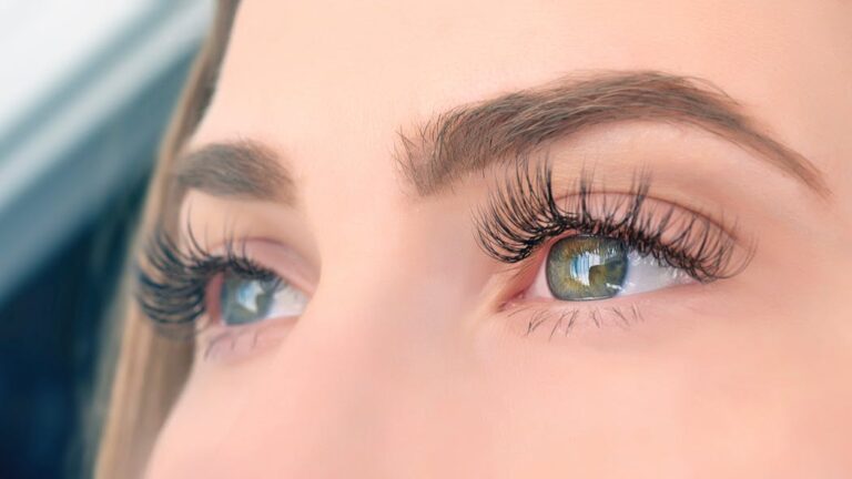 Comment bien se démaquiller les yeux