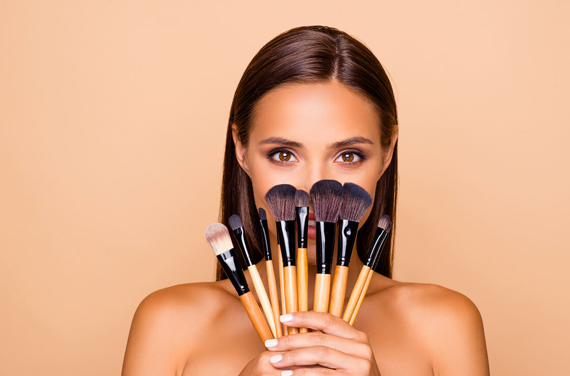 un-teint-parfait-en-quelques-minutes-grace-a-nos-conseils-maquillage_64f605d84bfd7af1 Meilleur pinceau de maquillage : tout pour une mise en beauté parfaite