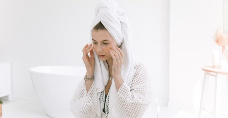 Peau en confinement : 6 petits gestes pour lui faire du bien
